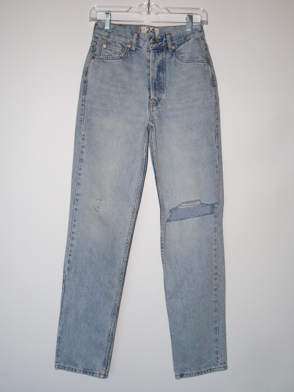 Free People We The Free Straight-Leg Jeans in Hazey Sky. Size: 24.